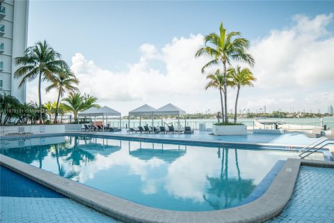 Condo in Miami Beach, Florida, 1 bedroom  № 2019268 - photo 21