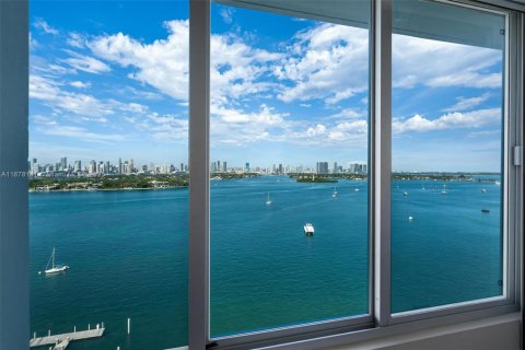 Condo in Miami Beach, Florida, 1 bedroom  № 2019268 - photo 13