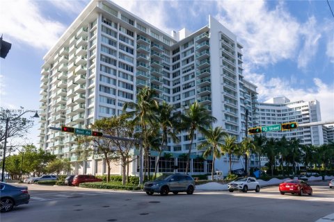 Condo in Miami Beach, Florida, 1 bedroom  № 2019268 - photo 27