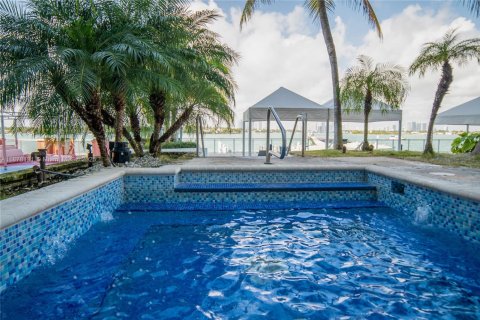 Condo in Miami Beach, Florida, 1 bedroom  № 2019268 - photo 19