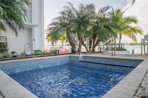 Condo in Miami Beach, Florida, 1 bedroom  № 2019268 - photo 18
