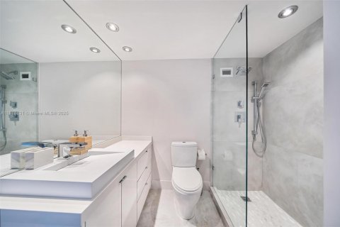 Condo in Miami Beach, Florida, 1 bedroom  № 2019268 - photo 16