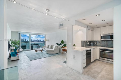 Condo in Miami Beach, Florida, 1 bedroom  № 2019268 - photo 3