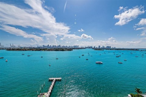 Condo in Miami Beach, Florida, 1 bedroom  № 2019268 - photo 2