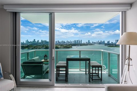 Condo in Miami Beach, Florida, 1 bedroom  № 2019268 - photo 9