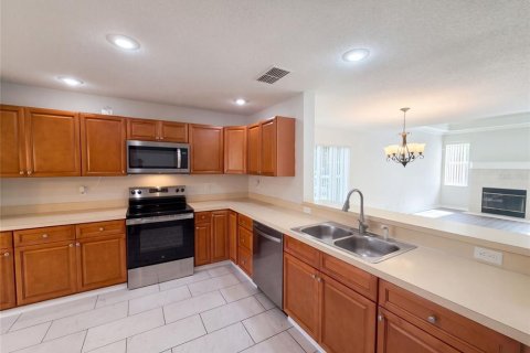 House in Orlando, Florida 3 bedrooms, 198.9 sq.m. № 2393863 - photo 2