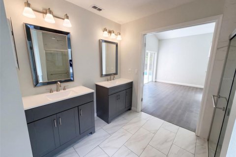 House in Orlando, Florida 3 bedrooms, 198.9 sq.m. № 2393863 - photo 18