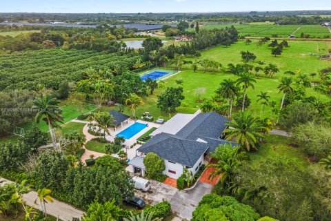 Villa ou maison à louer à Miami, Floride: 5 chambres, 371.24 m2 № 1934252 - photo 14