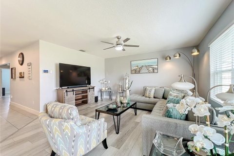 Casa en venta en Auburndale, Florida, 3 dormitorios, 130.53 m2 № 1902438 - foto 9