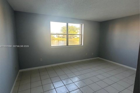 Снять в аренду кондоминиум в Хомстед, Флорида 3 спальни, 111.02м2, № 1990001 - фото 20