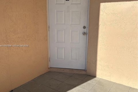 Снять в аренду кондоминиум в Хомстед, Флорида 3 спальни, 111.02м2, № 1990001 - фото 25