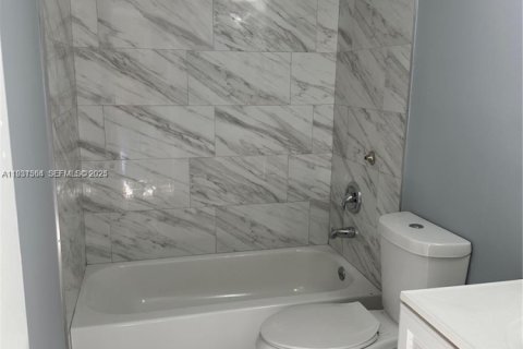 Снять в аренду кондоминиум в Хомстед, Флорида 3 спальни, 111.02м2, № 1990001 - фото 3