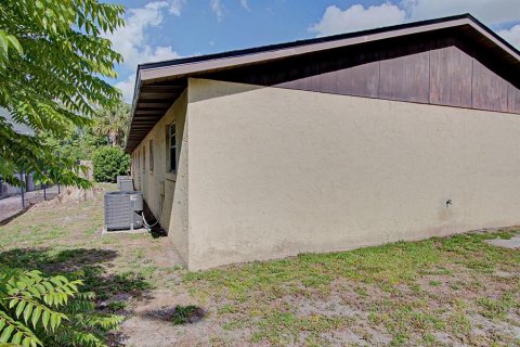 Propiedad comercial en venta en DeLand, Florida, 543.29 m2 № 2166460 - foto 5