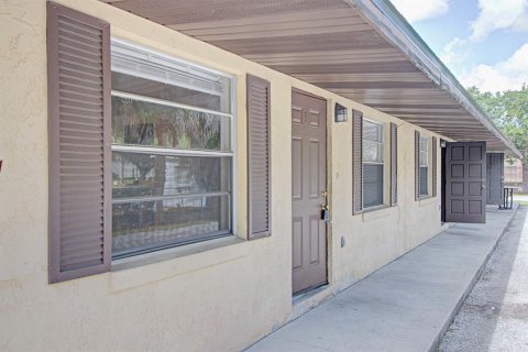 Propiedad comercial en DeLand, Florida 543.29 m2 № 2166460