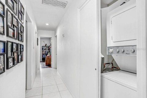 Condo in Saint Petersburg, Florida, 2 bedrooms  № 1571852 - photo 17