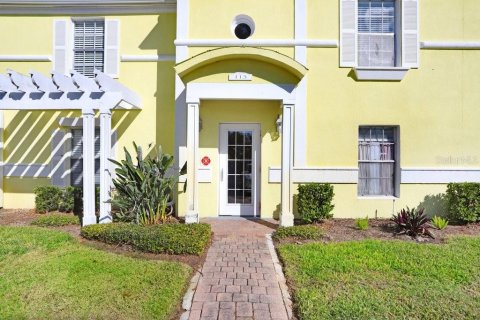Condo in Saint Petersburg, Florida, 2 bedrooms  № 1571852 - photo 1