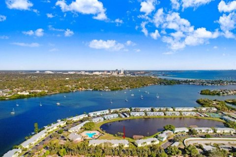 Condo in Saint Petersburg, Florida, 2 bedrooms  № 1571852 - photo 5