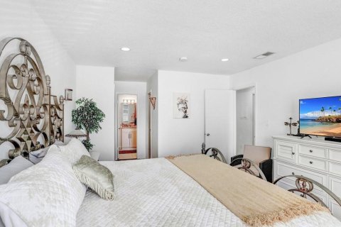 Condo in Saint Petersburg, Florida, 2 bedrooms  № 1571852 - photo 20
