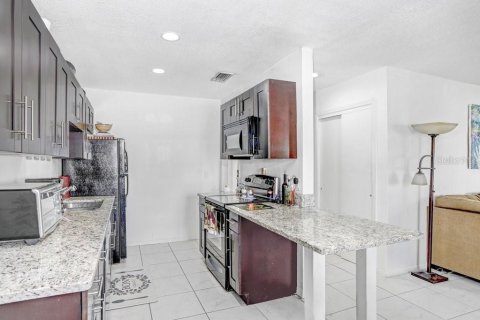 Condo in Saint Petersburg, Florida, 2 bedrooms  № 1571852 - photo 15
