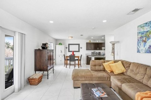 Condo in Saint Petersburg, Florida, 2 bedrooms  № 1571852 - photo 11