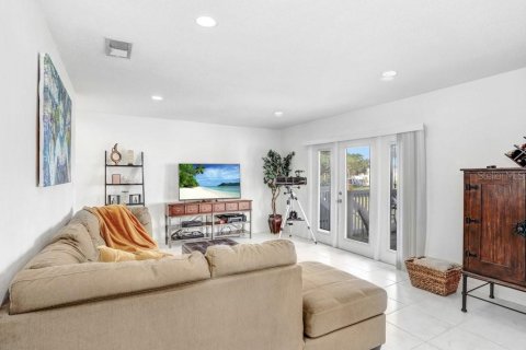 Condo in Saint Petersburg, Florida, 2 bedrooms  № 1571852 - photo 12