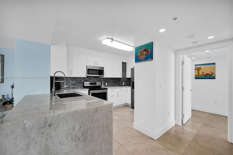 Condo in Miami, Florida, 3 bedrooms № 1974986 - photo 19