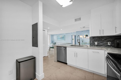 Condo in Miami, Florida, 3 bedrooms № 1974986 - photo 24