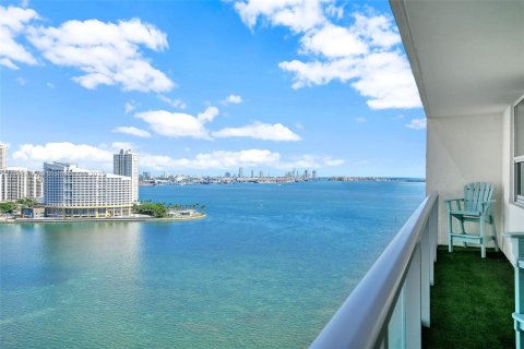 Condo in Miami, Florida, 3 bedrooms № 1974986 - photo 8