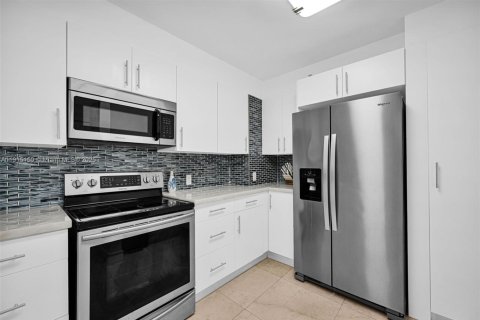Condo in Miami, Florida, 3 bedrooms № 1974986 - photo 22