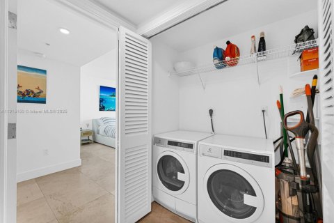 Condo in Miami, Florida, 3 bedrooms № 1974986 - photo 25