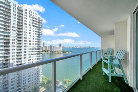 Condo in Miami, Florida, 3 bedrooms № 1974986 - photo 7