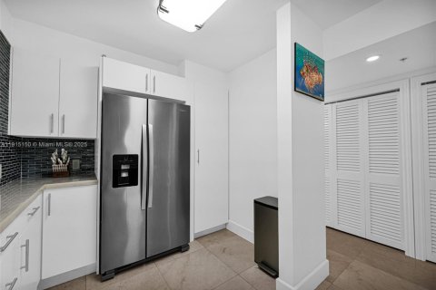 Condo in Miami, Florida, 3 bedrooms № 1974986 - photo 23