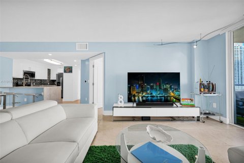 Condo in Miami, Florida, 3 bedrooms № 1974986 - photo 17