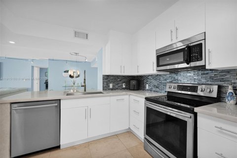 Condo in Miami, Florida, 3 bedrooms № 1974986 - photo 21