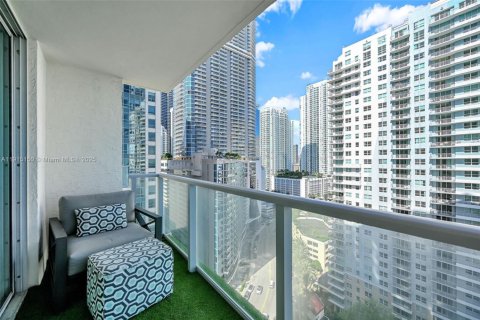 Condo in Miami, Florida, 3 bedrooms № 1974986 - photo 3