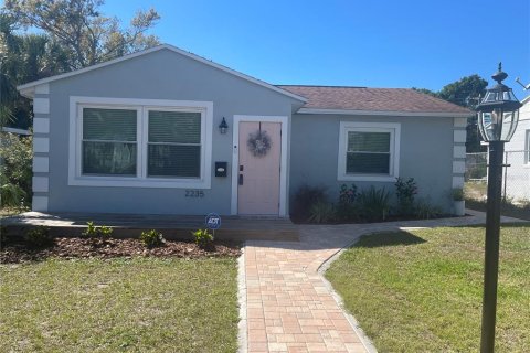 House in Saint Petersburg, Florida 3 bedrooms, 115.85 sq.m. № 1724590 - photo 1