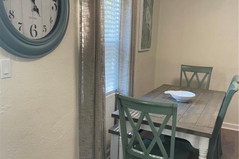 House in Saint Petersburg, Florida 3 bedrooms, 115.85 sq.m. № 1724590 - photo 15
