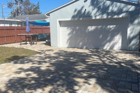 House in Saint Petersburg, Florida 3 bedrooms, 115.85 sq.m. № 1724590 - photo 26