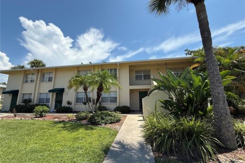 Condominio en alquiler en Sarasota, Florida, 2 dormitorios, 77.76 m2 № 1908378 - foto 1