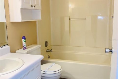 Condominio en alquiler en Sarasota, Florida, 2 dormitorios, 77.76 m2 № 1908378 - foto 10