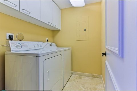 Condo in Fort Lauderdale, Florida, 2 bedrooms  № 1959599 - photo 11