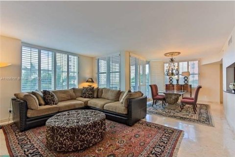 Condo in Fort Lauderdale, Florida, 2 bedrooms  № 1959599 - photo 1