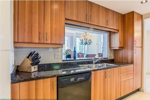 Condo in Fort Lauderdale, Florida, 2 bedrooms  № 1959599 - photo 7