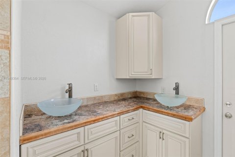 Villa ou maison à vendre à Palm Bay, Floride: 3 chambres, 150.32 m2 № 2007663 - photo 23