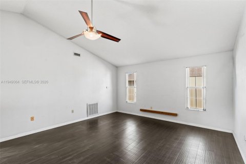 Villa ou maison à vendre à Palm Bay, Floride: 3 chambres, 150.32 m2 № 2007663 - photo 8