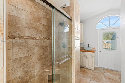 Villa ou maison à vendre à Palm Bay, Floride: 3 chambres, 150.32 m2 № 2007663 - photo 25