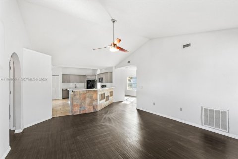 Villa ou maison à vendre à Palm Bay, Floride: 3 chambres, 150.32 m2 № 2007663 - photo 10