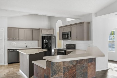 Villa ou maison à vendre à Palm Bay, Floride: 3 chambres, 150.32 m2 № 2007663 - photo 11