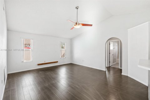 Villa ou maison à vendre à Palm Bay, Floride: 3 chambres, 150.32 m2 № 2007663 - photo 18