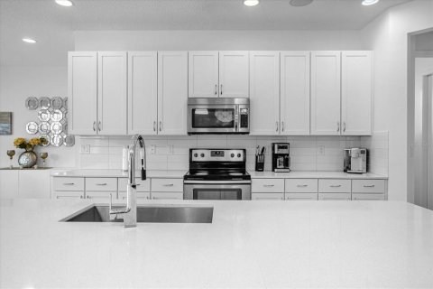 Casa en venta en Kissimmee, Florida, 7 dormitorios, 379.41 m2 № 1401843 - foto 17